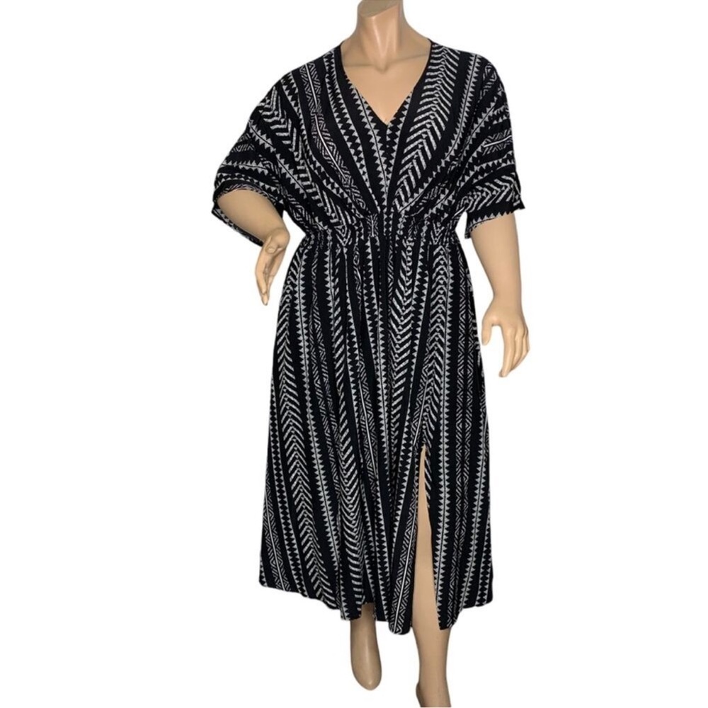 BloomChic Casual Striped Lightweight Black and White Short Sleeve Maxi Dress - Picture 7 of 16